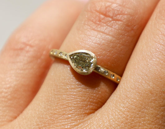 Fancy Yellowish Green Diamond Ring