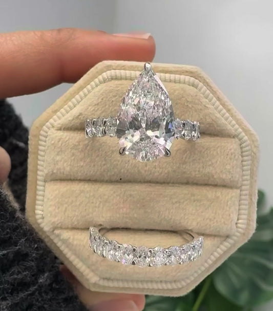 Pear Shaped Diamond Ring & Diamond Wedding Band