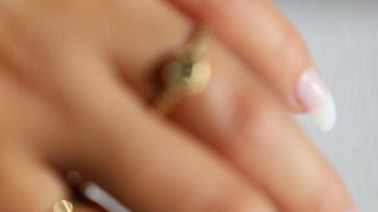 Fancy Yellowish Green Diamond Ring